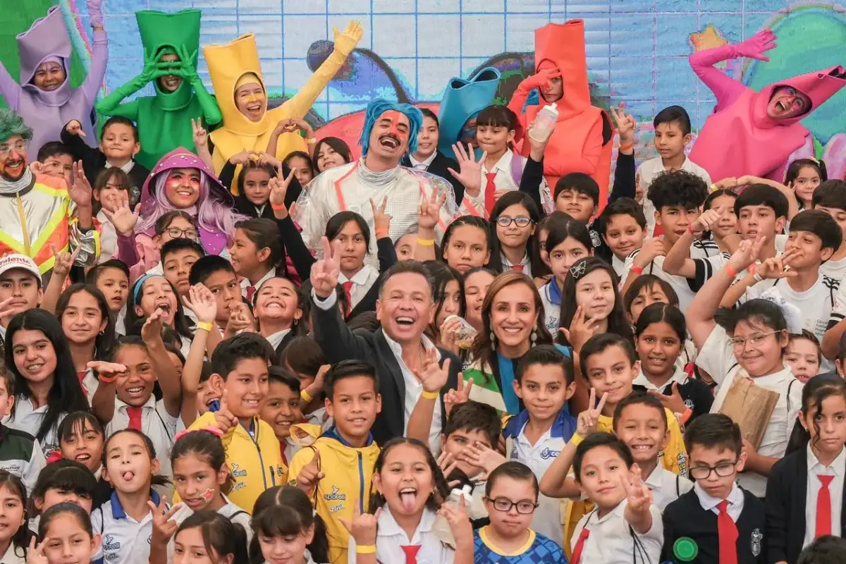 Lemus anuncia transporte gratis, salud universal y escuelas renovadas para niñas y niños