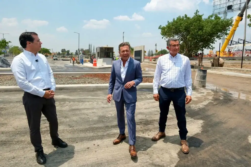 Patio para vehículos de plataforma en aeropuerto alcanza 85% de avance