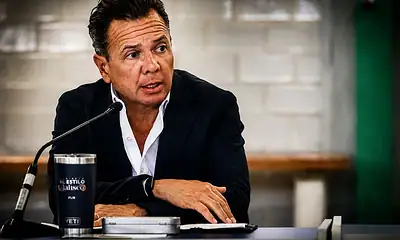 Lemus visita Amatitán tras tragedia; anuncia apoyo integral a familias y ayuda económica a comerciantes afectados