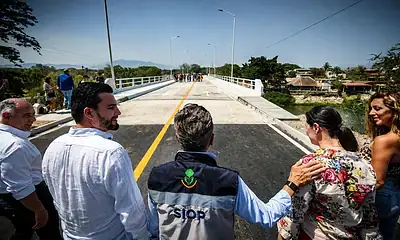 Entregan reconstrucción del puente La Desembocada en Puerto Vallarta