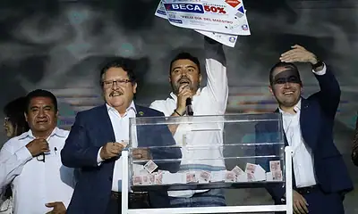 Tlajomulco reconoce a 3 mil 500 docentes del municipio