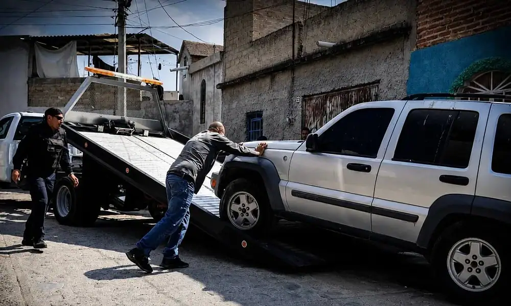 Tlaquepaque retira mas de 900 vehículos abandonados en la vía pública