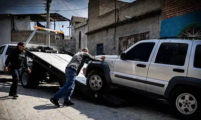 Tlaquepaque retira mas de 900 vehículos abandonados en la vía pública