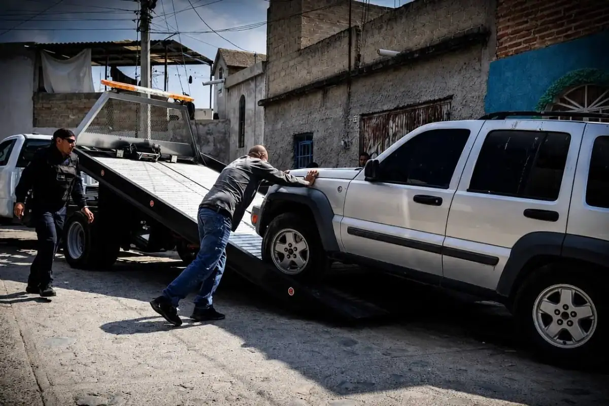 Tlaquepaque retira mas de 900 vehículos abandonados en la vía pública