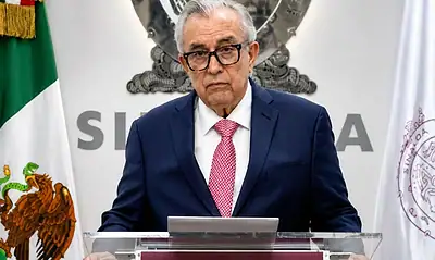 Rocha Moya pide licencia temporal