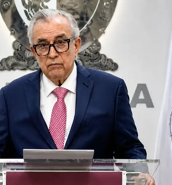 Rocha Moya pide licencia temporal