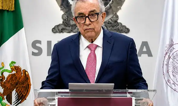 Rocha Moya pide licencia temporal