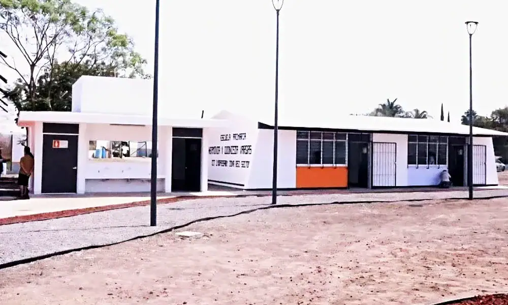 Regularizarán 89 escuelas en Tlajomulco tras donación de predios