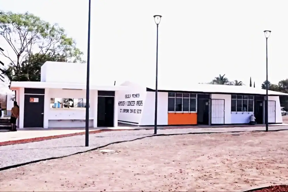 Regularizarán 89 escuelas en Tlajomulco tras donación de predios