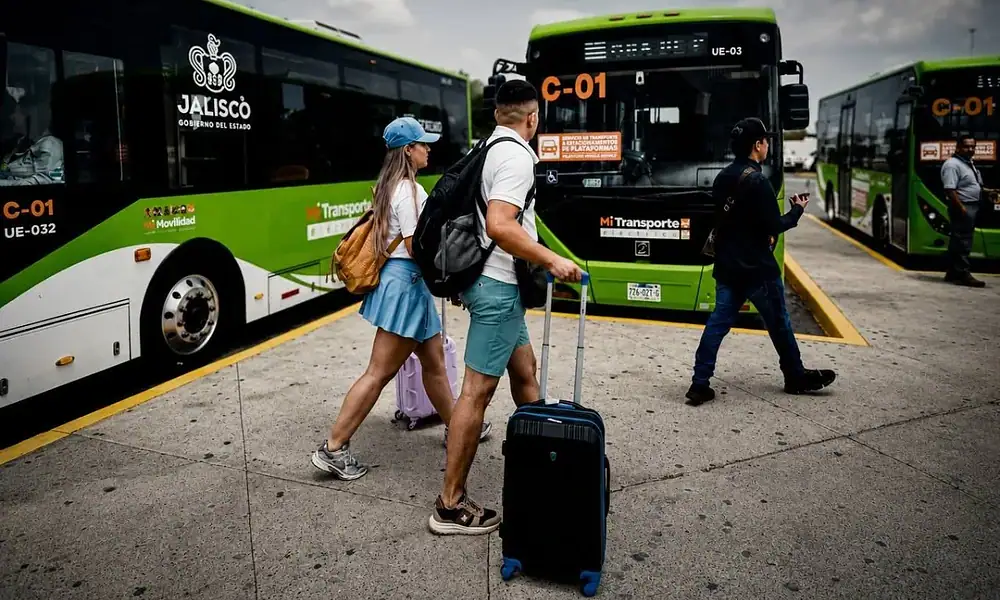 Estacionamiento para vehículos de plataforma del Aeropuerto registra mil 494 viajes en el primer fin de semana