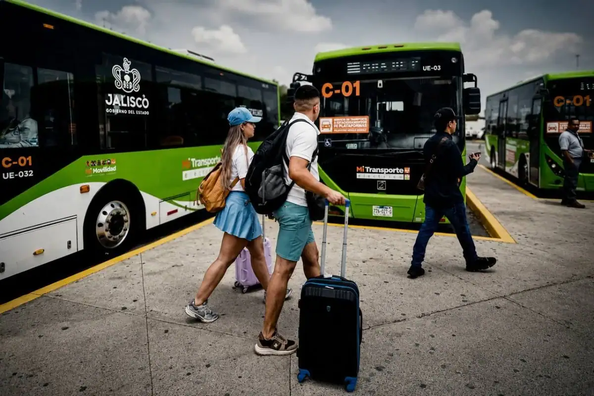 Estacionamiento para vehículos de plataforma del Aeropuerto registra mil 494 viajes en el primer fin de semana