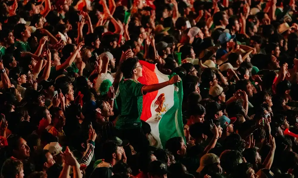 México desata celebración en La Minerva; 60 mil aficionados festejan el pase a octavos