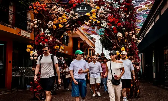 Tlaquepaque inaugura balón monumental y arcos temáticos por Mundial 2026
