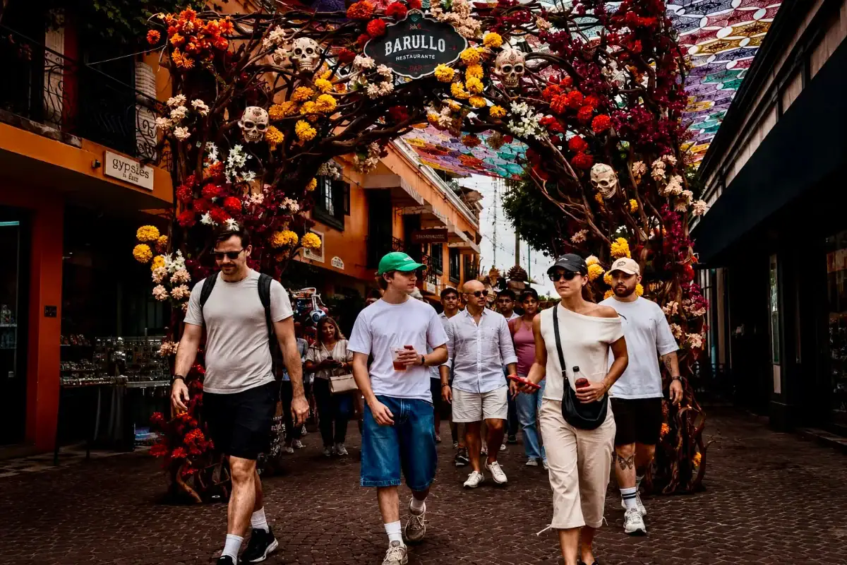 Tlaquepaque inaugura balón monumental y arcos temáticos por Mundial 2026