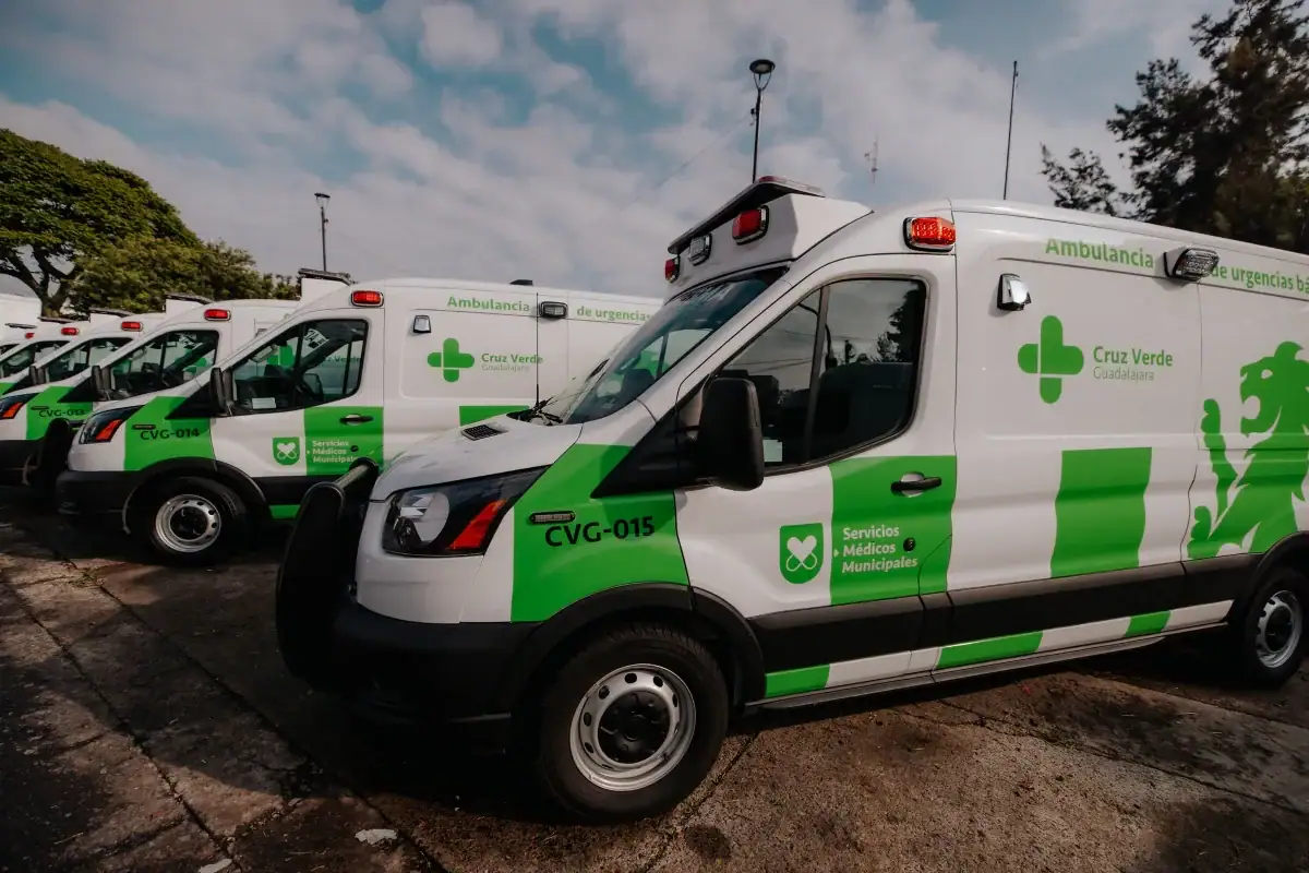 Guadalajara incorpora ocho ambulancias para atención de emergencias