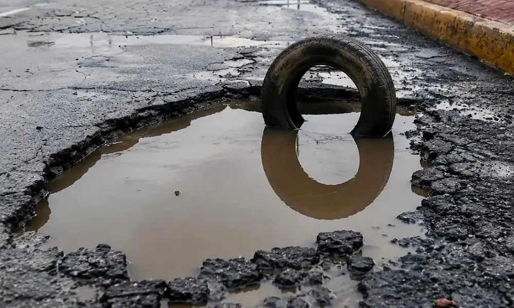 Lluvias agravan baches y zanjas en Tlaquepaque; municipio trabaja a contrarreloj