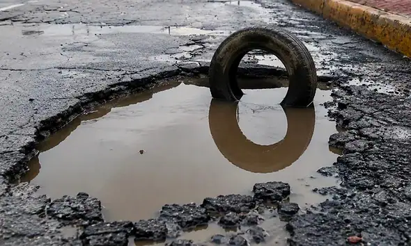 Lluvias agravan baches y zanjas en Tlaquepaque; municipio trabaja a contrarreloj