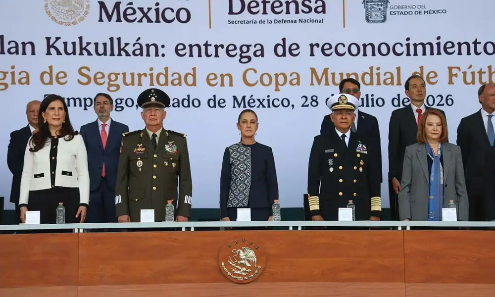 Claudia Sheinbaum entrega reconocimientos a servidores públicos que participaron en el Plan Kukulkán para garantizar la seguridad durante la Copa Mundial FIFA 2026.