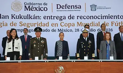 Claudia Sheinbaum entrega reconocimientos a servidores públicos que participaron en el Plan Kukulkán para garantizar la seguridad durante la Copa Mundial FIFA 2026.