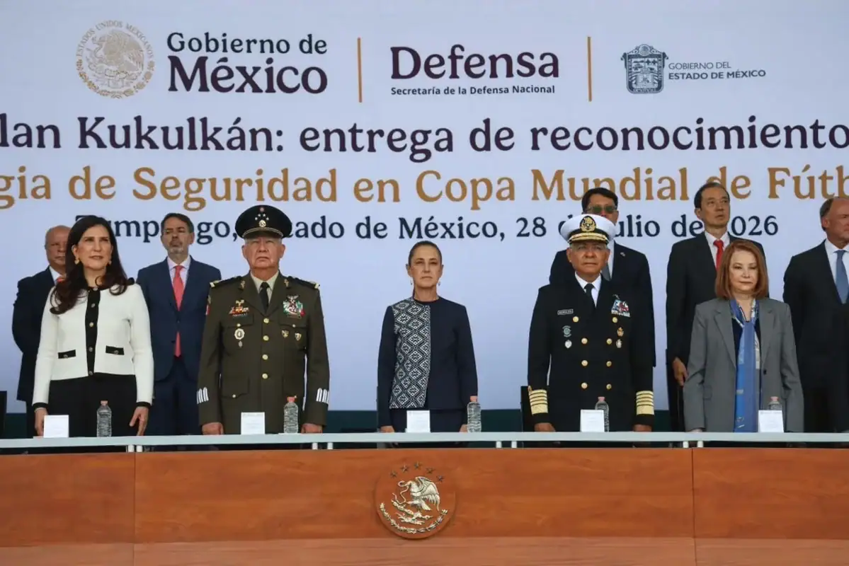 Claudia Sheinbaum entrega reconocimientos a servidores públicos que participaron en el Plan Kukulkán para garantizar la seguridad durante la Copa Mundial FIFA 2026.