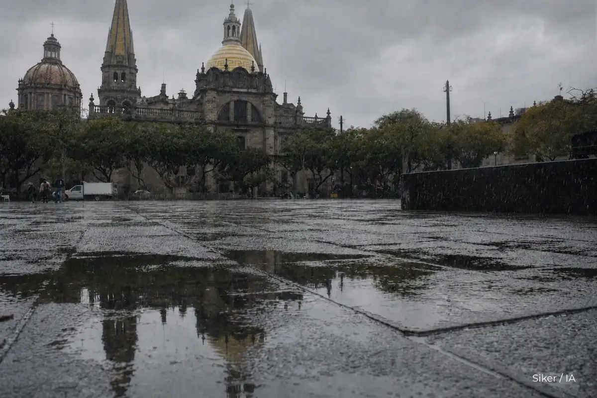 Nubes de tormenta cubren la Zona Metropolitana de Guadalajara, donde se prevé una temperatura máxima cercana a 31 grados este viernes 31 de julio.