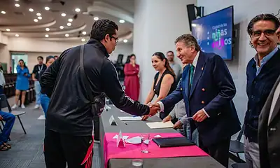 Zapopan entrega 1.6 mdp a comerciantes del Tianguis Constitución