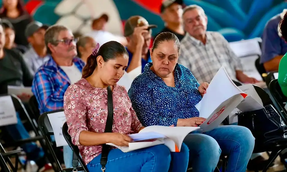 Entregan 96 títulos de propiedad para regularizar viviendas en Amatitán