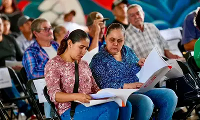 Entregan 96 títulos de propiedad para regularizar viviendas en Amatitán