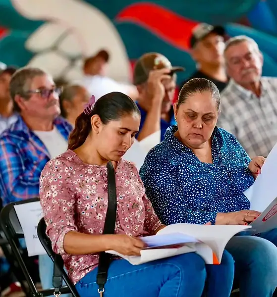 Entregan 96 títulos de propiedad para regularizar viviendas en Amatitán