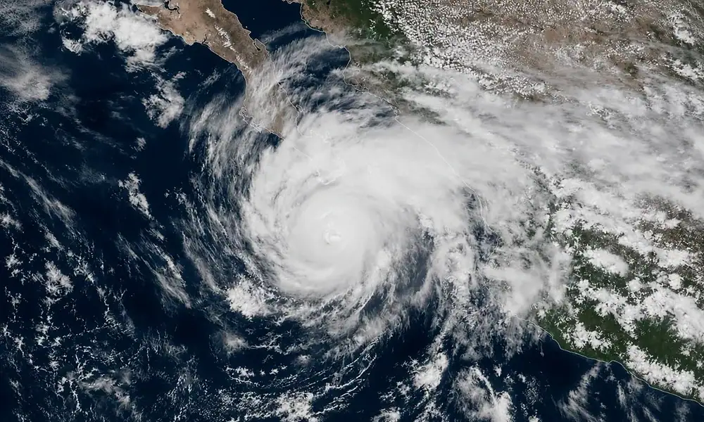 Huracán Genevieve alcanza categoría 5; ¿impactará a México?
