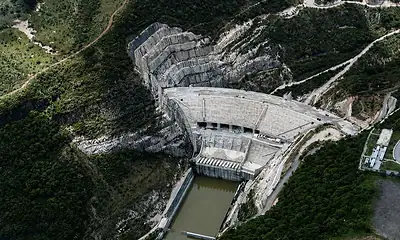 Vista de la presa El Zapotillo, cuya entrada en operación parcial está prevista para septiembre de 2026, según el calendario de Conagua.