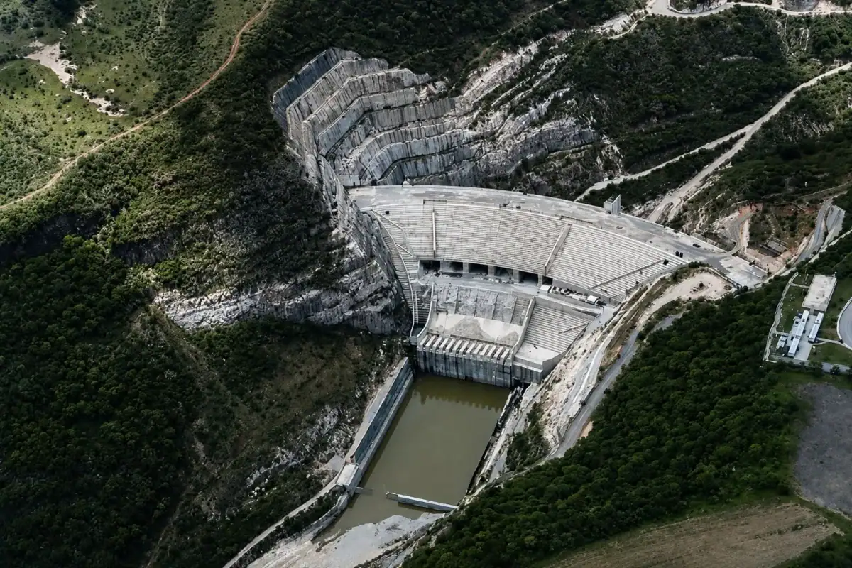 Vista de la presa El Zapotillo, cuya entrada en operación parcial está prevista para septiembre de 2026, según el calendario de Conagua.