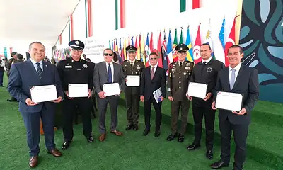 Roberto Alarcón Estrada recibe el reconocimiento otorgado al Gobierno de Jalisco por su participación en el Plan Kukulkán, estrategia de seguridad implementada durante la Copa Mundial de Futbol 2026.