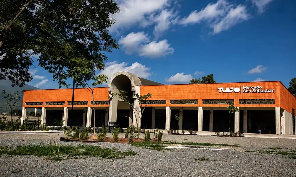 Tlajomulco entrega nuevo Mercado Municipal de San Sebastián