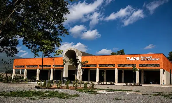 Tlajomulco entrega nuevo Mercado Municipal de San Sebastián