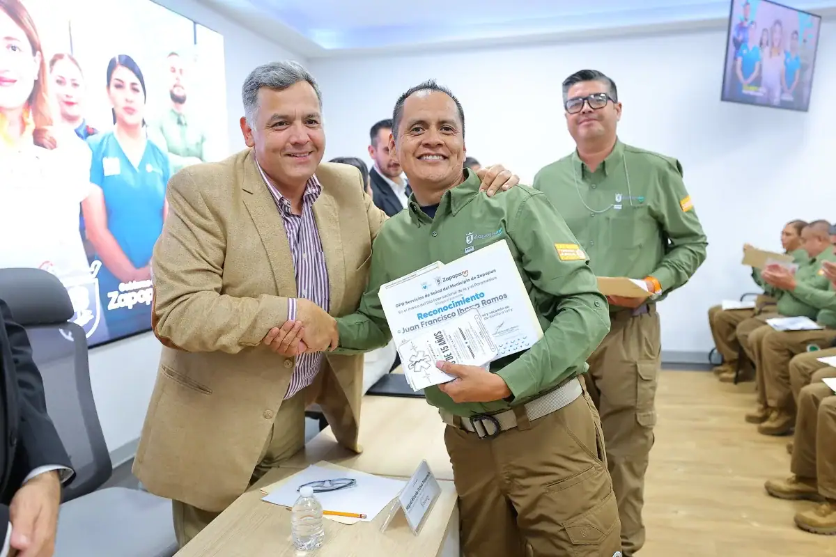 Zapopan reconoce a 70 paramédicos