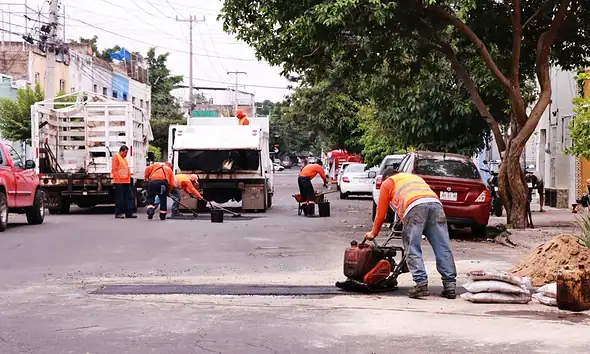 Guadalajara asegura que reparó 5 mil baches en dos meses