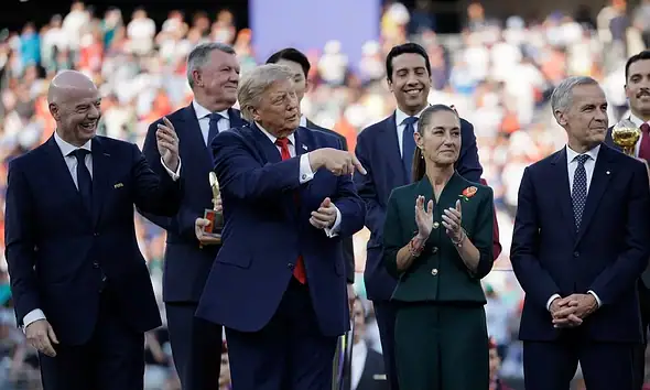 Sheinbaum habló con Trump sobre temas comerciales durante la final del Mundial