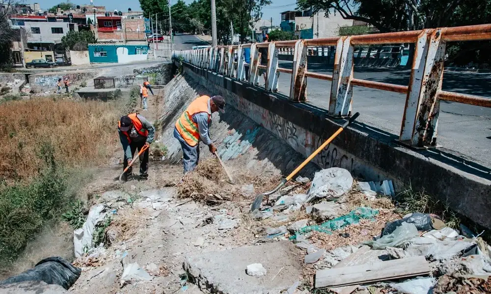Guadalajara interviene puntos críticos para prevenir inundaciones