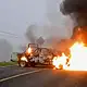 Vehículo incendiado durante los bloqueos registrados en Michoacán este miércoles 19 de agosto de 2026.