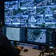 Personal del C5 Escudo Jalisco monitorea cámaras de videovigilancia y sistemas de atención de emergencias.