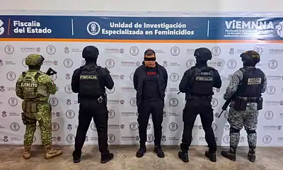 Elementos de la Fiscalía de Jalisco participan en un operativo relacionado con la investigación del feminicidio de la influencer Valeria Márquez en Zapopan.