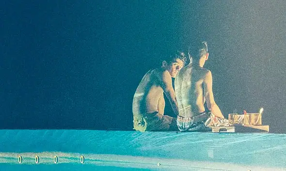 Público observa una función gratuita de cine jalisciense en un espacio cultural de Jalisco.