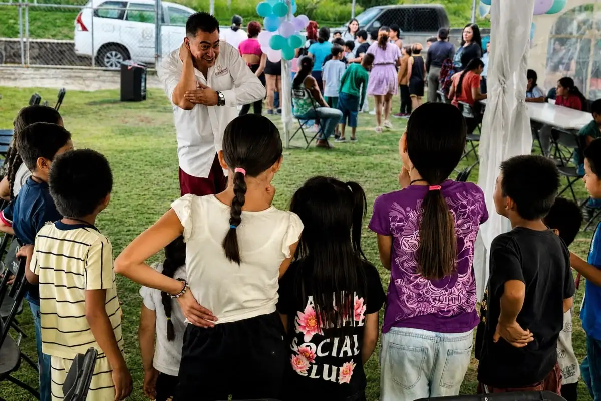 Niñas y niños participan en una actividad recreativa de prevención de adicciones en San Martín de las Flores de Abajo.