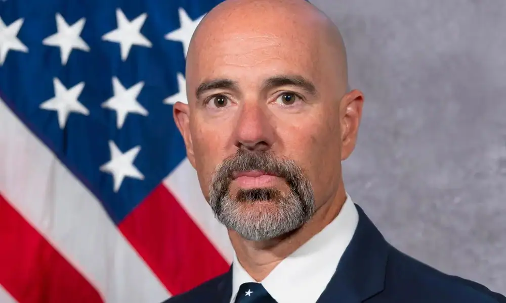 Terry Cole, director de la DEA, quien acusó a funcionarios de alto nivel en México de colaborar con organizaciones criminales.