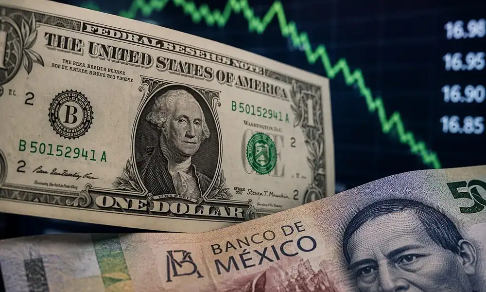 Dólar HOY miércoles 19 de agosto con una cotización por debajo de los 17 pesos frente a la moneda mexicana.