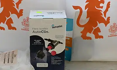Entrega de tinacos y materiales para almacenar y tratar el agua en viviendas de Guadalajara.