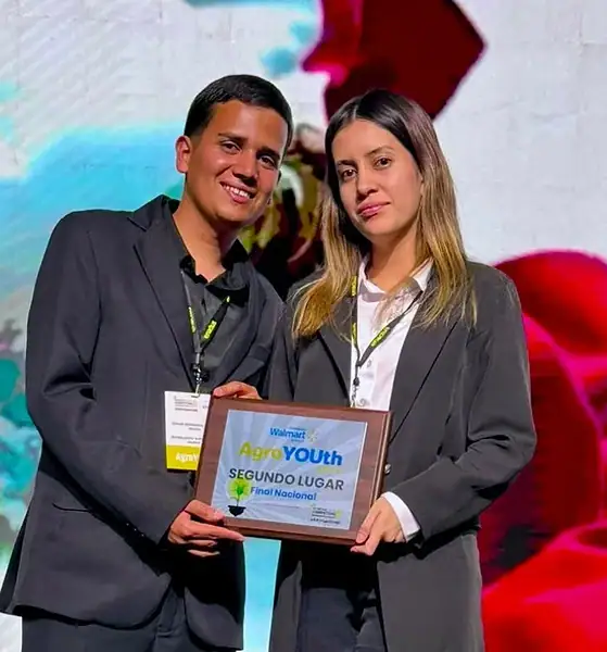Estudiantes del Tecnológico Superior de Jalisco creadores del proyecto Ayotli de harina de calabaza