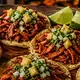 Taqueros preparan alimentos durante el Festival del Taco de Tlajomulco.