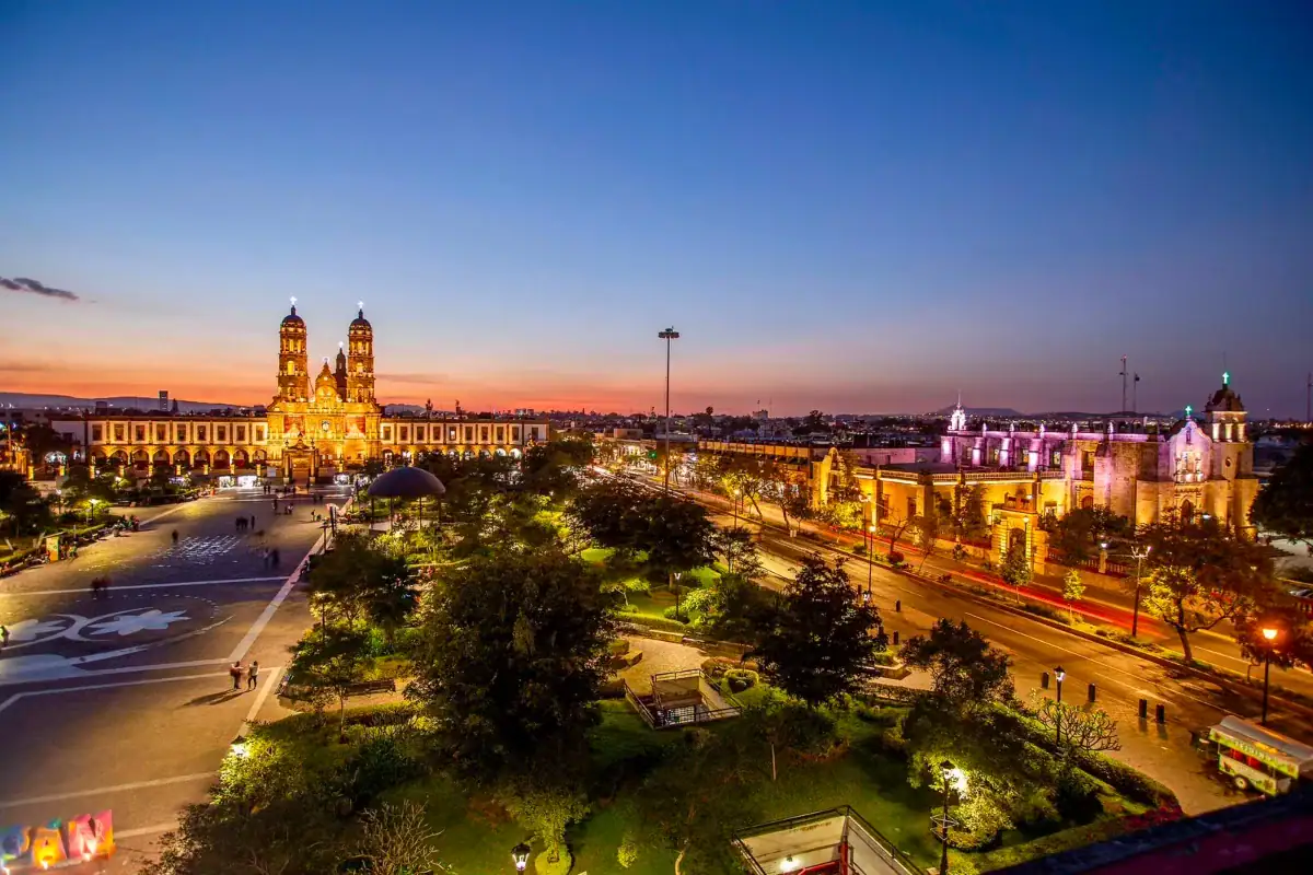 Funcionarios de Zapopan presentan información financiera del municipio tras la evaluación crediticia de Fitch Ratings.
